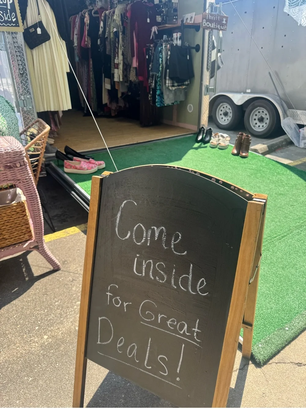 Vendor boutique thrift trailer business w/ inventory